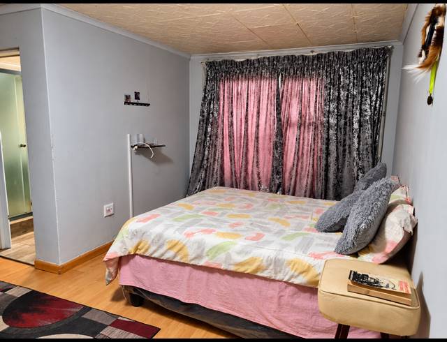 3 BEDROOM HOUSE FOR SALE IN STRETFORD